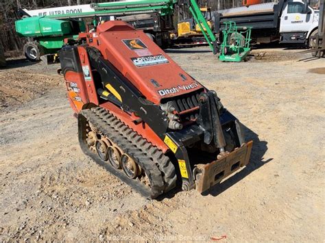 Ditch Witch SK752 Mini Skid Steer 